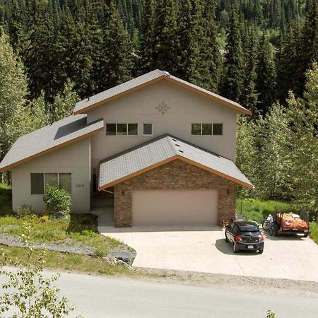 Soleil Chalet By Bear Country Sun Peaks Exteriör bild