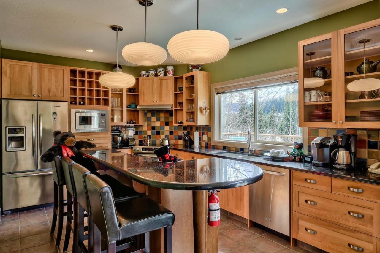 Soleil Chalet By Bear Country Sun Peaks Exteriör bild